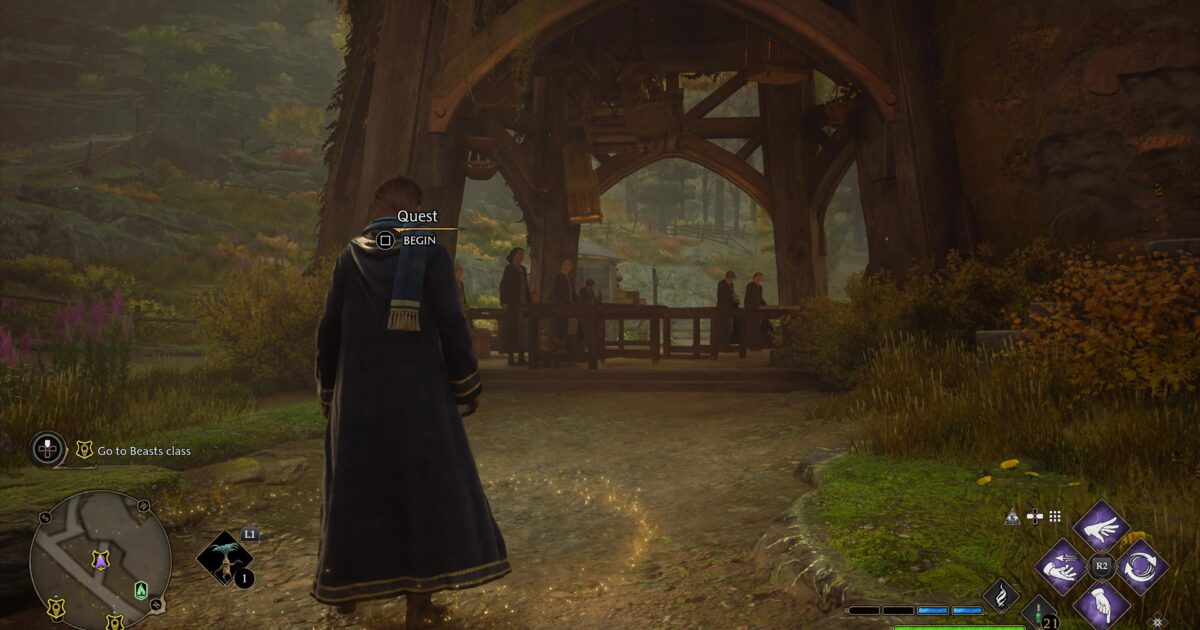 Personaggio che usa Brush e Feed su una bestia in Hogwarts Legacy nella Beasts Classroom