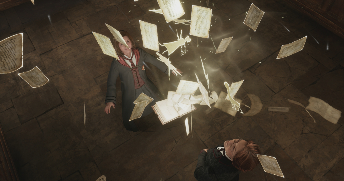 Personaggio di Hogwarts Legacy davanti a Hogwarts con interfaccia di menu e incantesimi