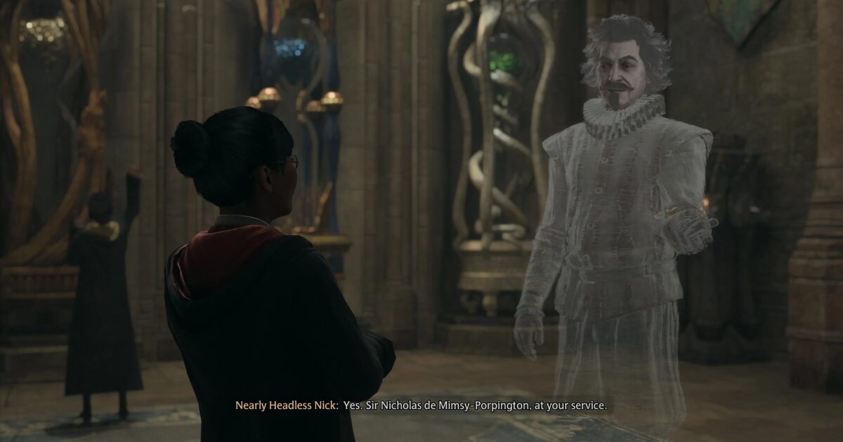 Personaggi di Hogwarts Legacy vicino alla Great Hall e alle Kitchens di House Gryffindor