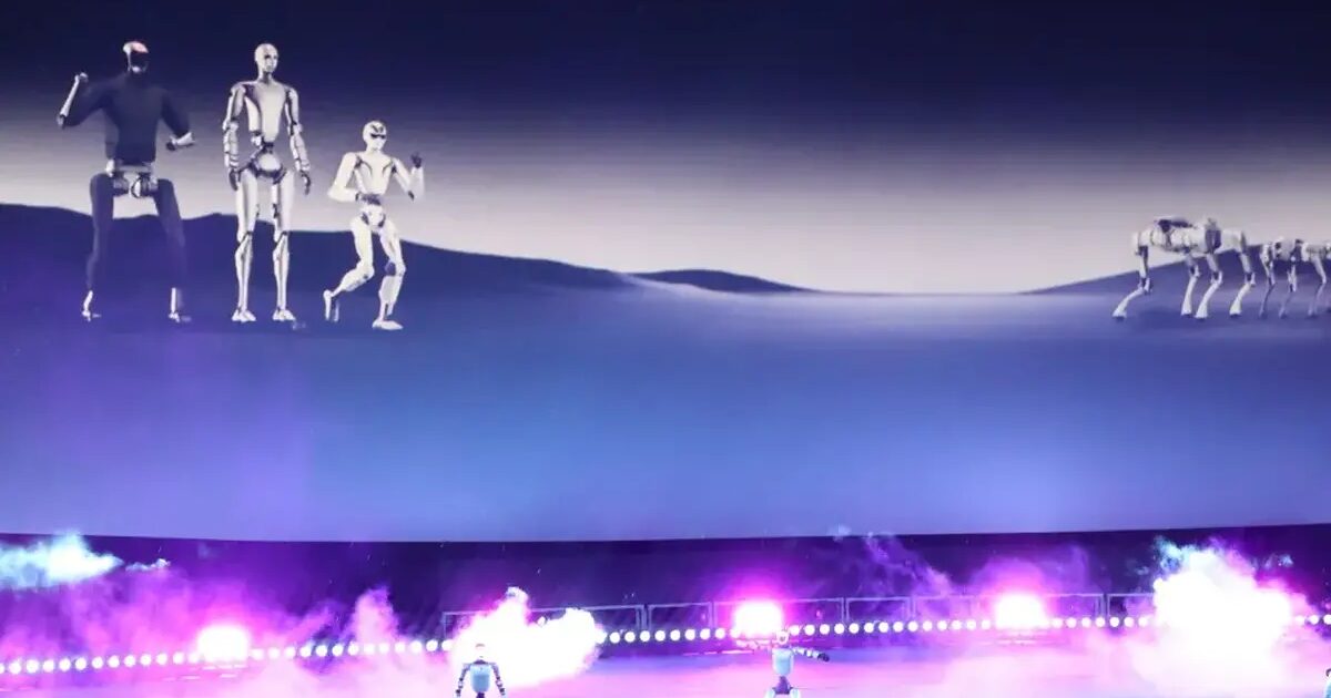 Robot umanoidi in danza sotto la pioggia durante un festival cinematografico in una città storica Gamescafe Robot umanoidi in danza sotto la pioggia durante un festival cinematografico in una città storica