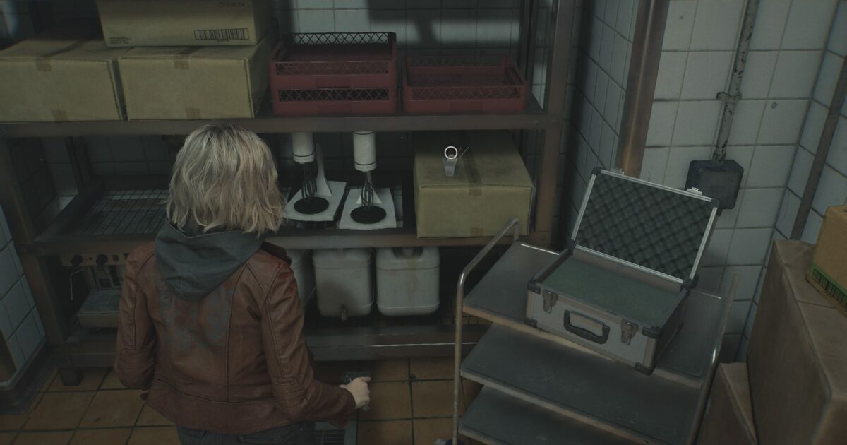 Personaggi di Resident Evil Requiem con un ciondolo evidenziato su sfondo horror Gamescafe Personaggi di Resident Evil Requiem con un ciondolo evidenziato su sfondo horror