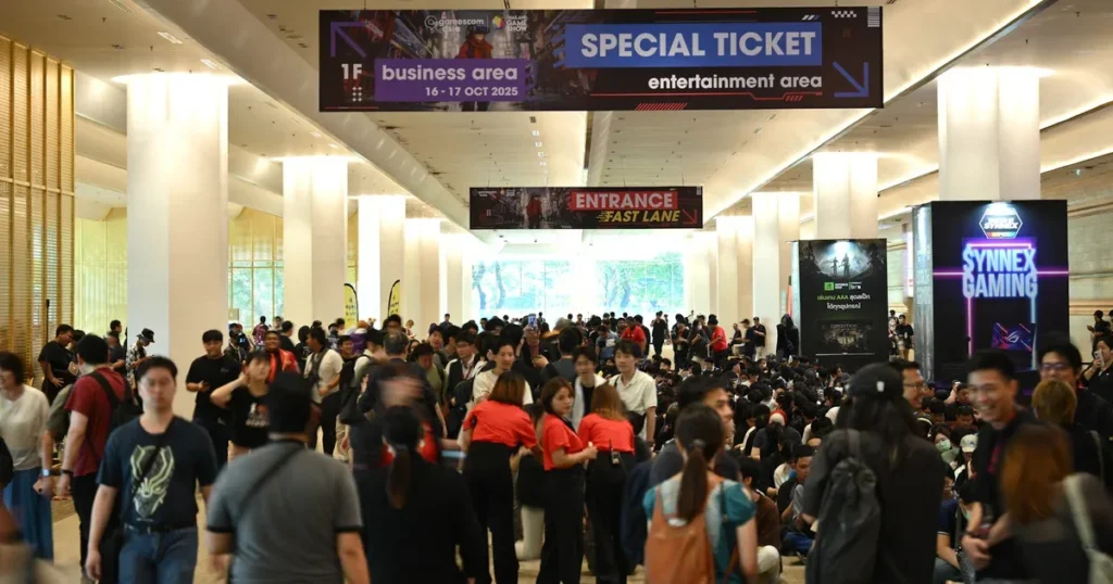 Padiglione fieristico di Gamescom Asia con pubblico stand e insegne internazionali
