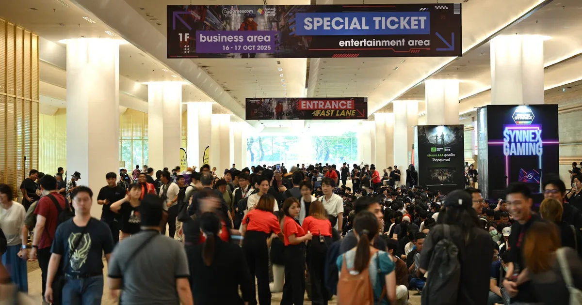 Padiglione fieristico di Gamescom Asia con pubblico stand e insegne internazionali