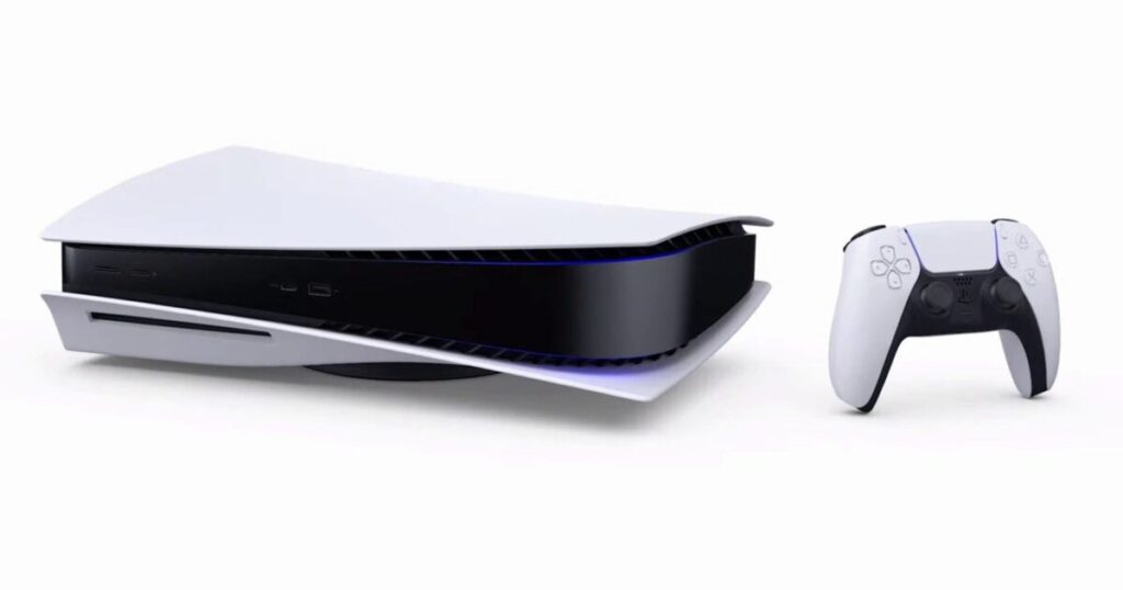 Console PlayStation 5 con elementi grafici di sicurezza digitale e codice sullo sfondo