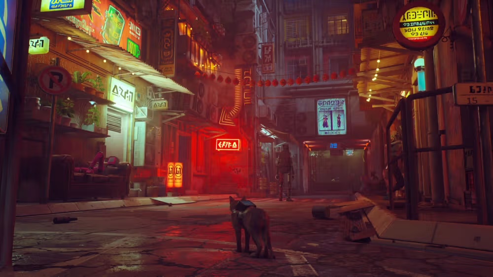 Il gatto di Stray attraversa una strada della città illuminata da insegne al neon rosse e verdi